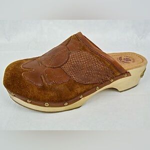 LUCKY BRAND ☮️  SUEDE LEATHER CLOGS —  COGNAC — NEW — SIZE 5.5